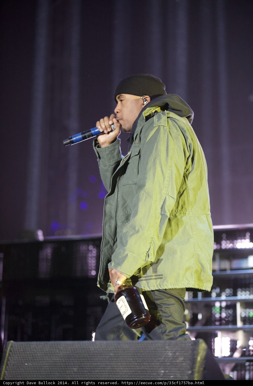 Green Jacket and Black Hat Solo Performance