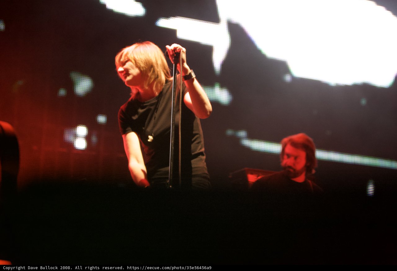 2008 Coachella Concert: Captivating Solo Performance
