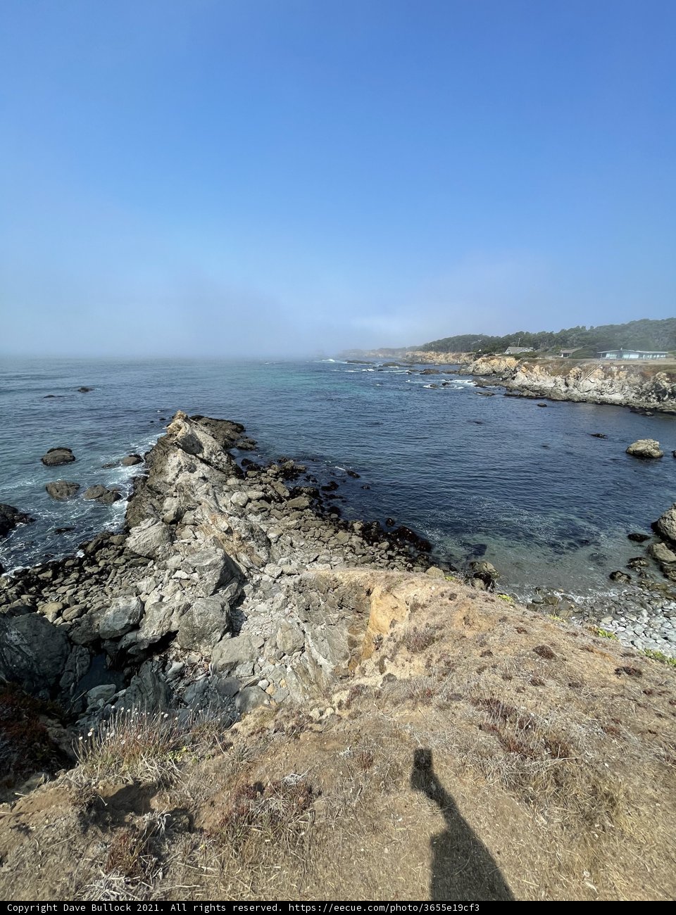 Cliffs and Waves: A Stunning View of the Pacific Ocean