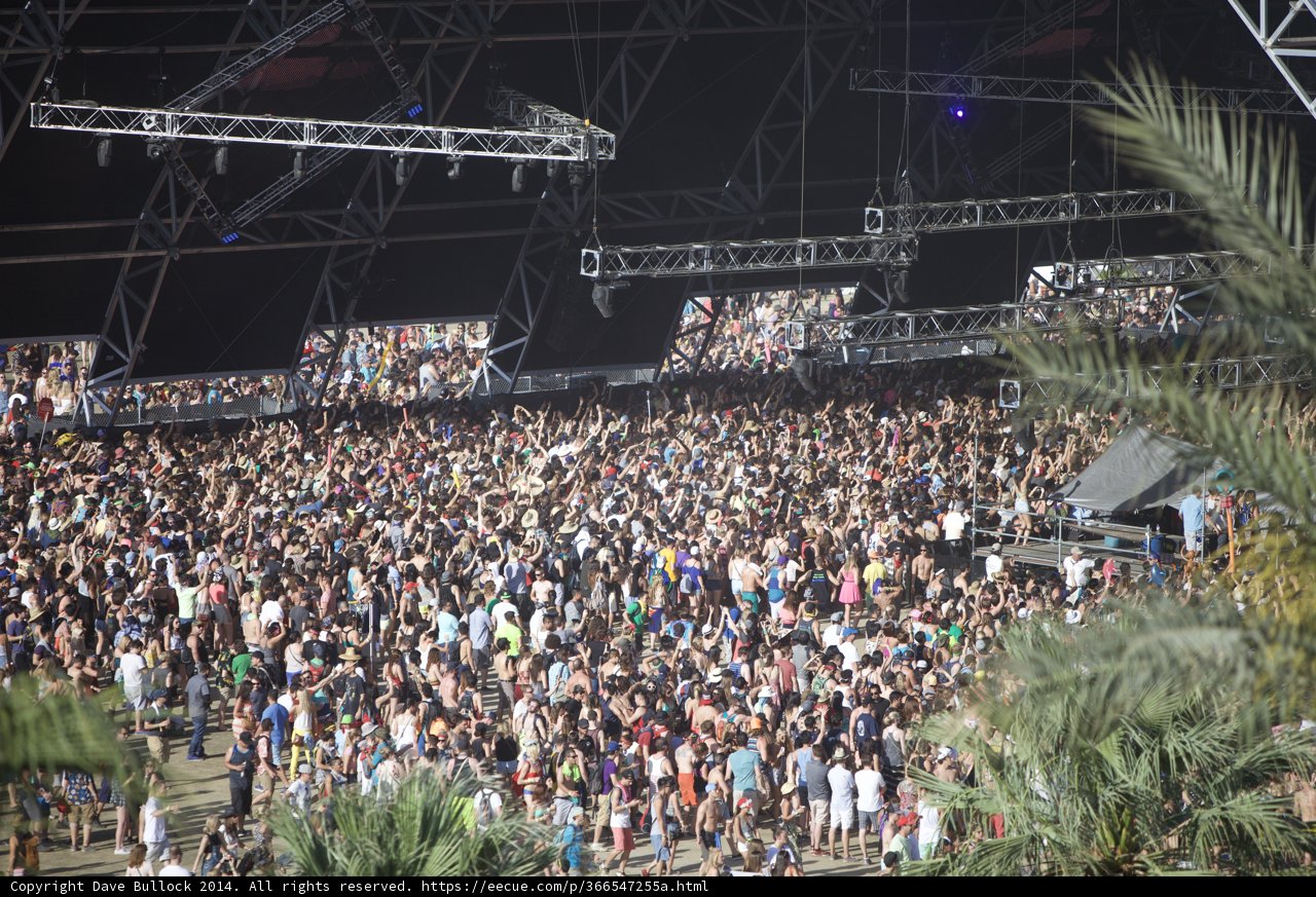 Jamming with the Crowd