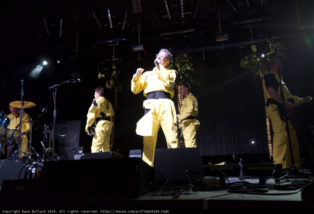 Yellow-clad performers rock the Coachella stage