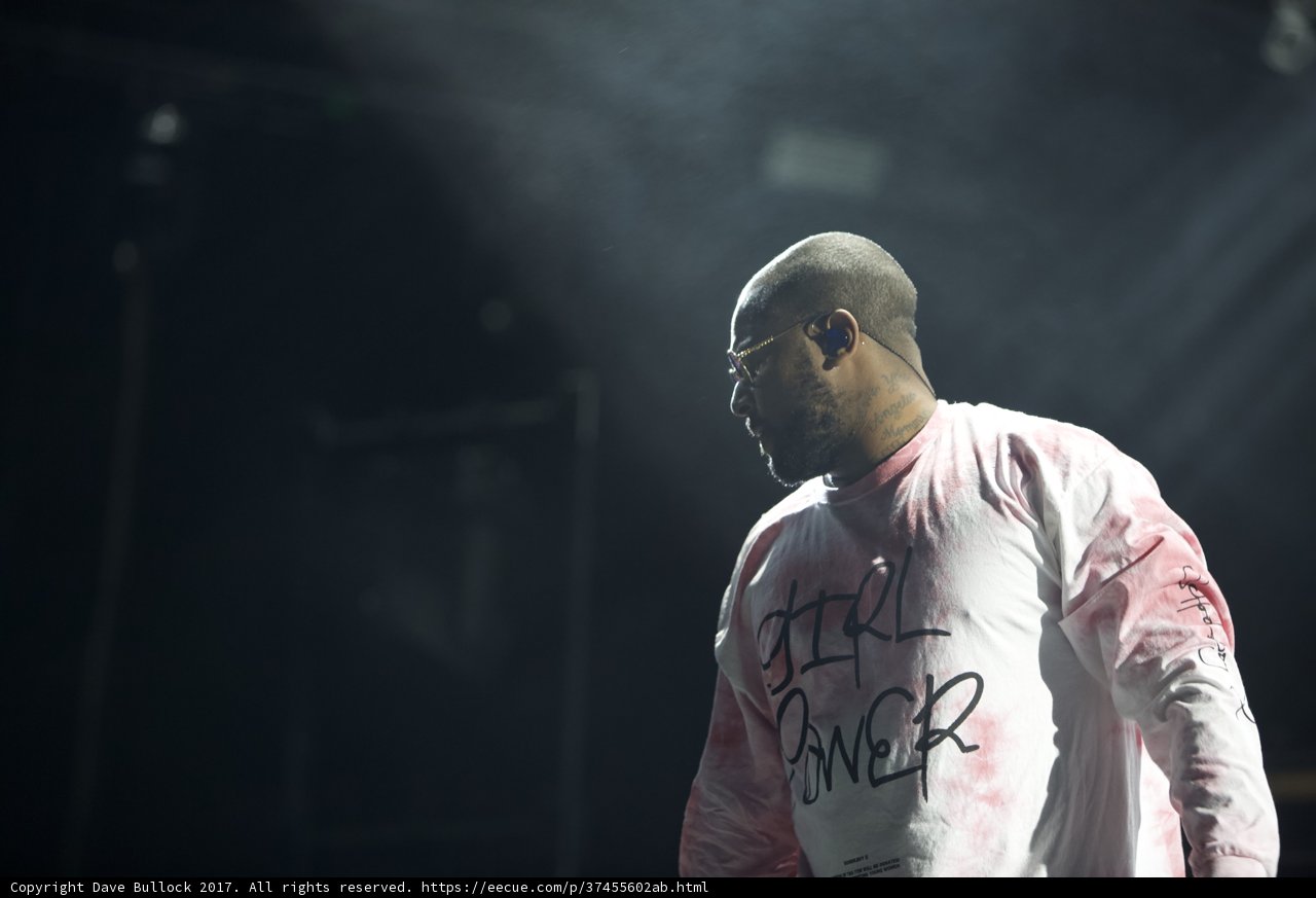Solo Performance in Pink and White