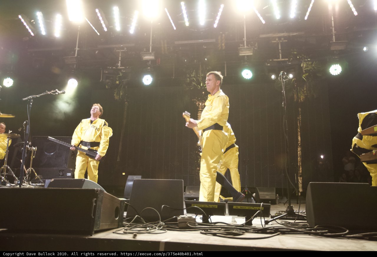 Yellow-Suited Rockers Take the Stage