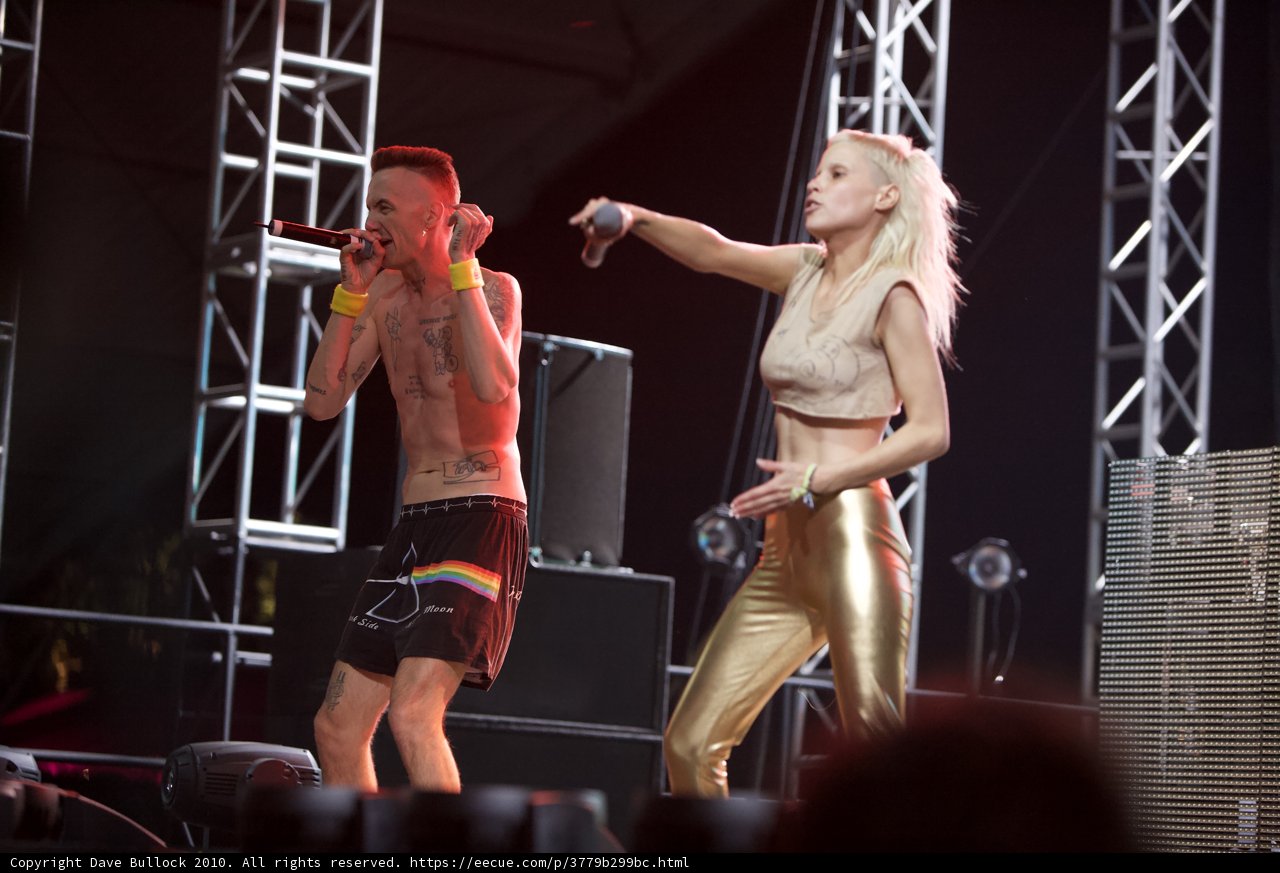 Gold and Black Performers Rock the Stage
