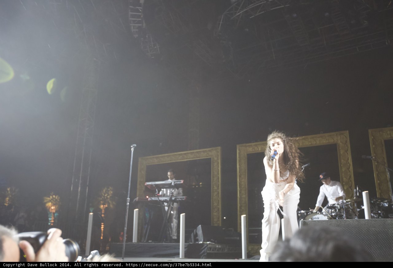 Lorde Rocks Coachella Stage