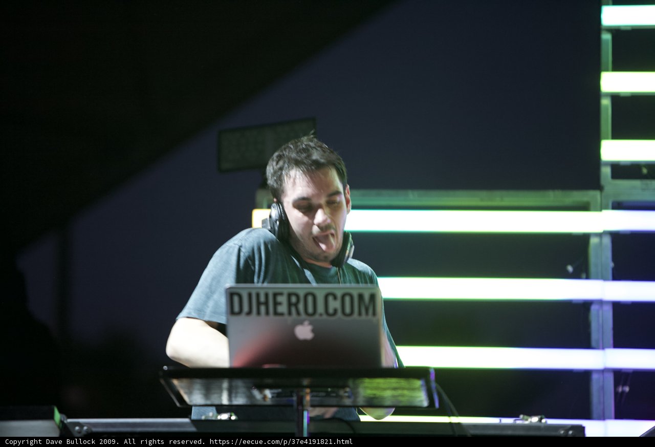 DJ AM creates music magic at Coachella