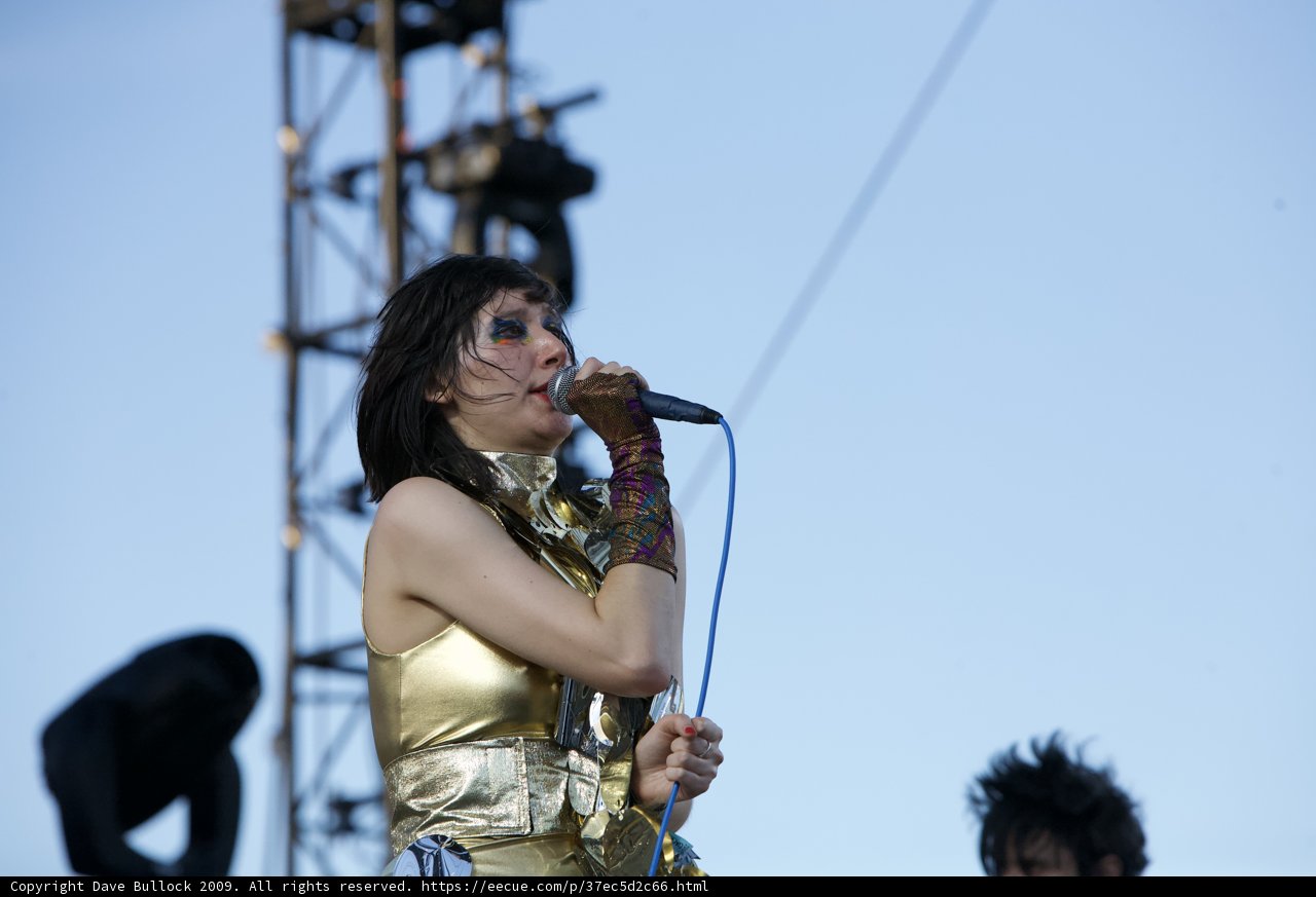 Karen Lee Orzolek Performing at Coachella 2009