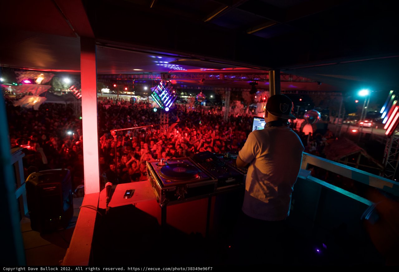 Urban Nightlife with DJ & Crowd