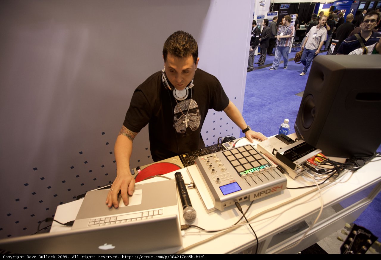 DJ Skribble Jamming on his Laptops