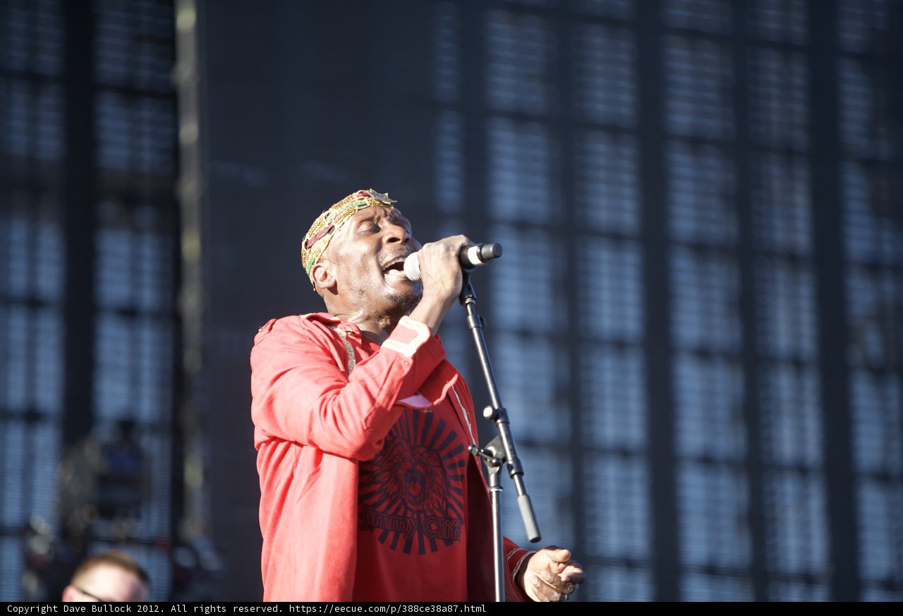 Jimmy Cliff Rocks the Stage with his Microphone