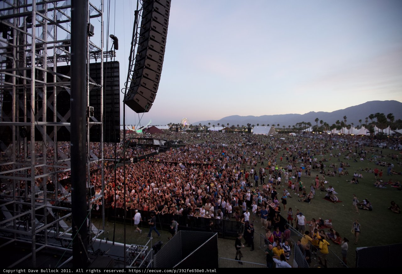 Coachella 2011: Sunday Concert Crowd