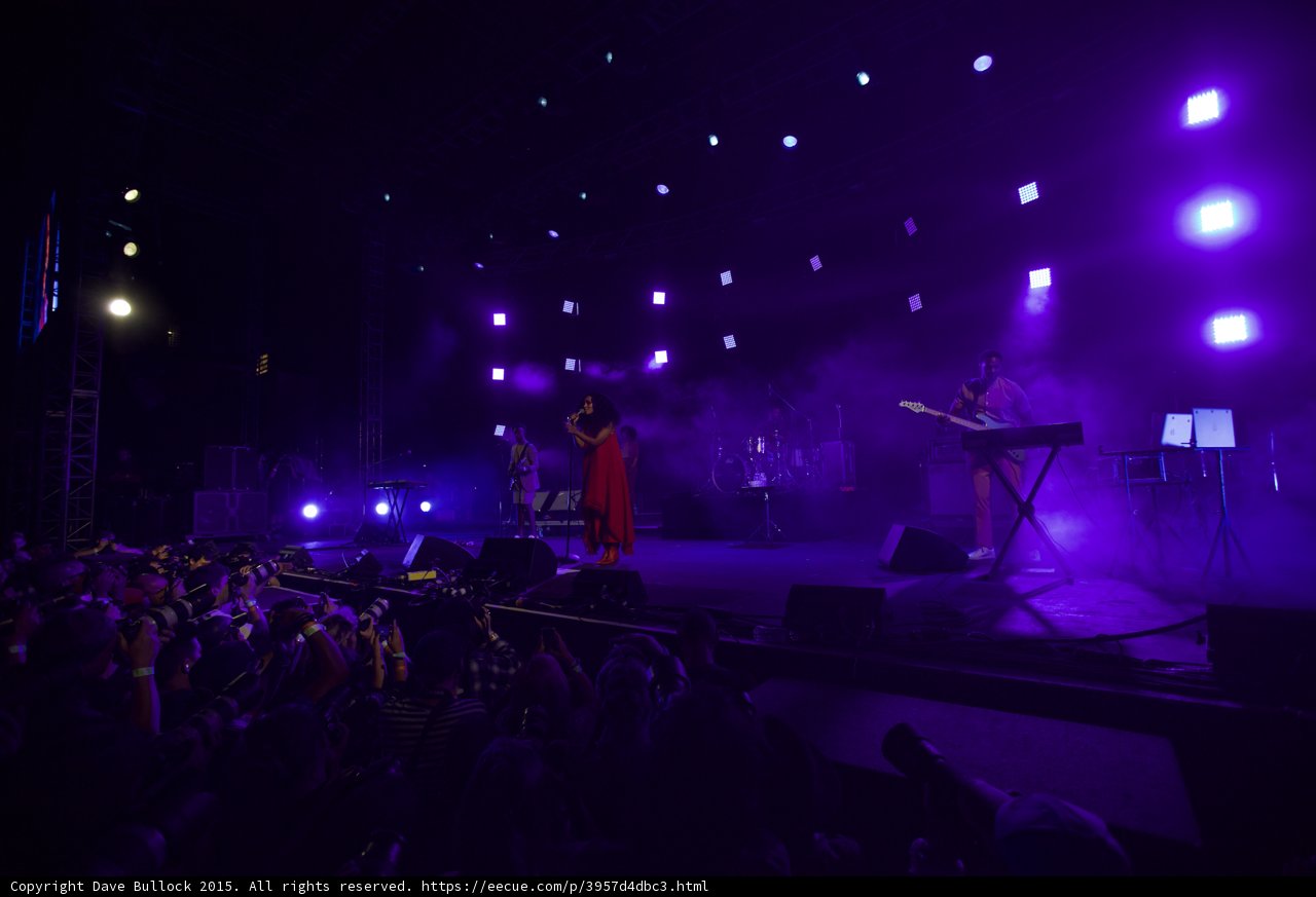 Florence Welch Red Dress Singing Cube Lights