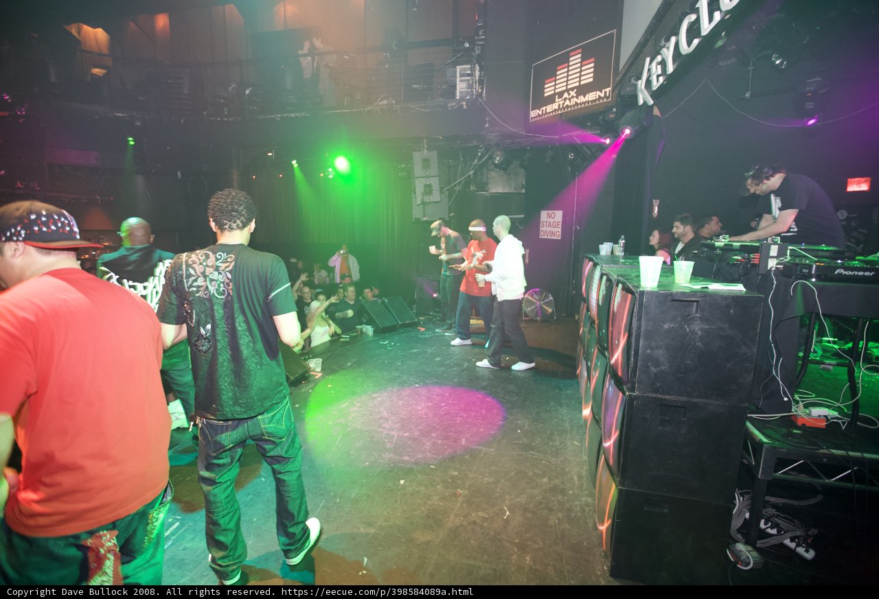 Upbeat Performance at Stateside Nightclub