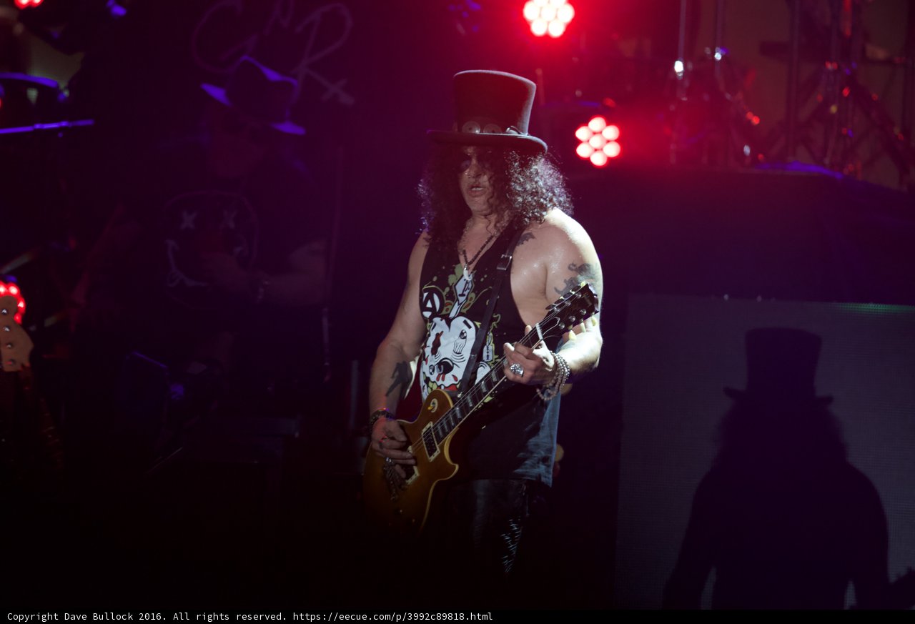 Slash Rocks Atlanta with Guns N Roses