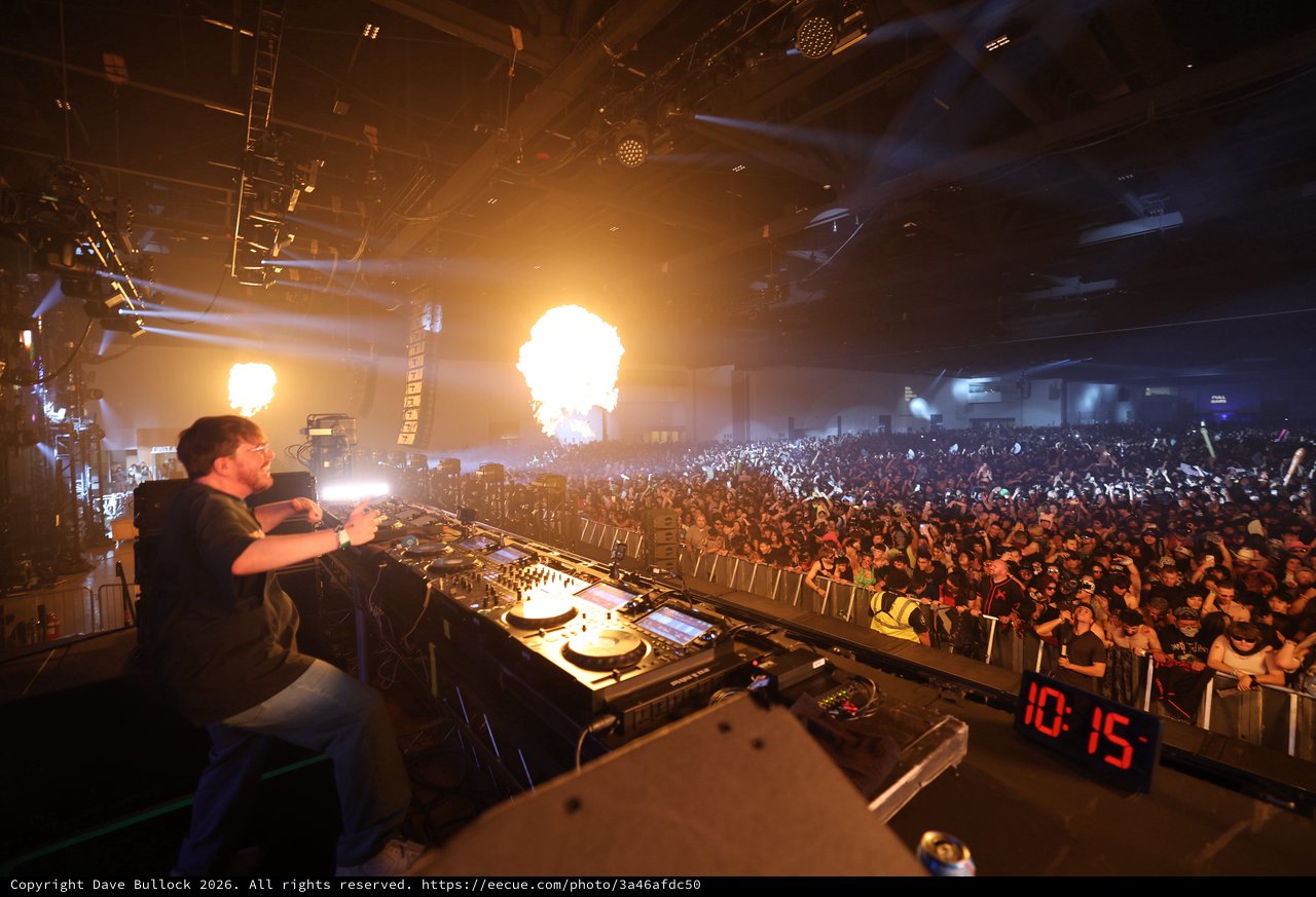 DJ Ignites Massive Crowd at Wobbleland 2026