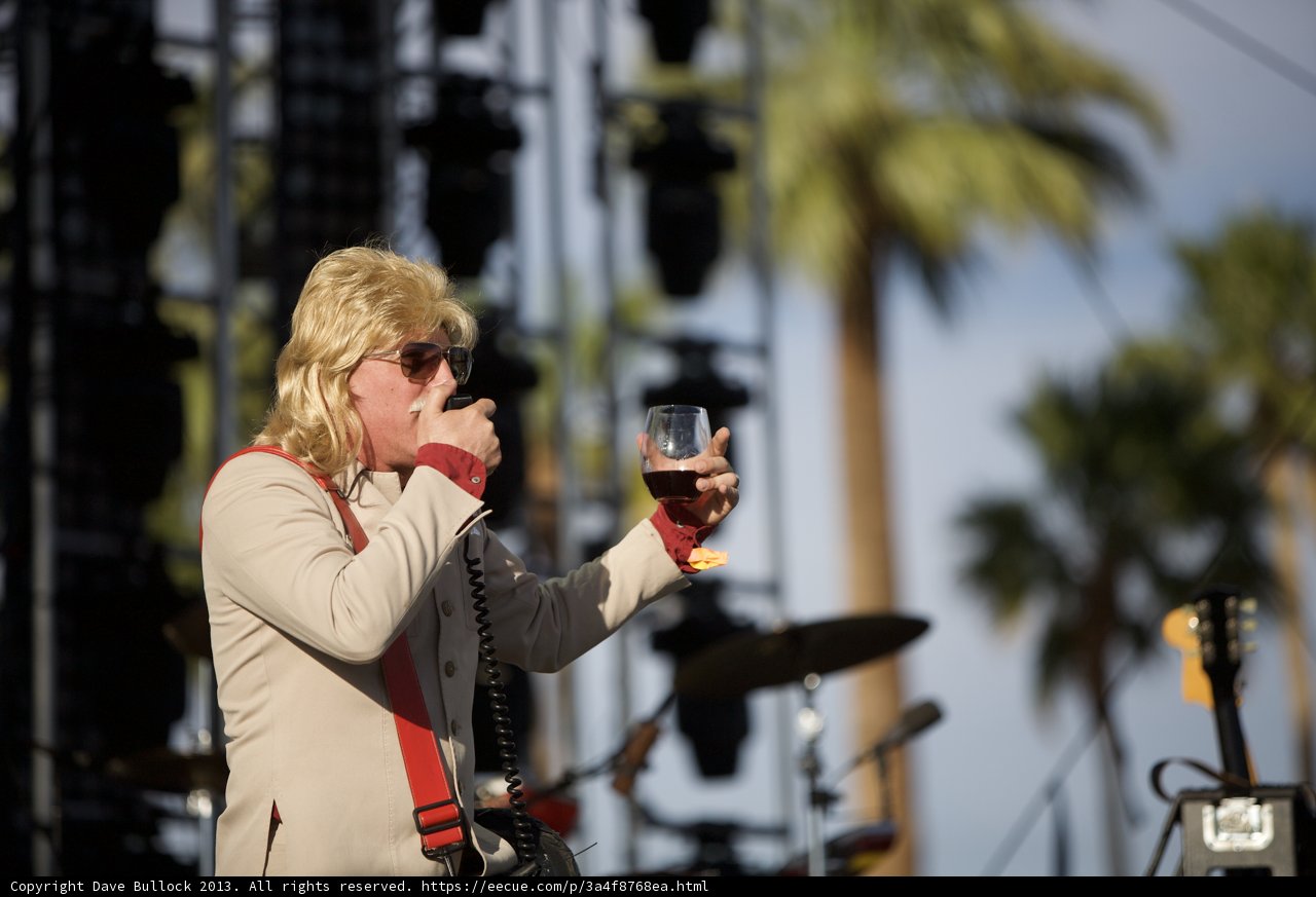 Singing under the desert sun