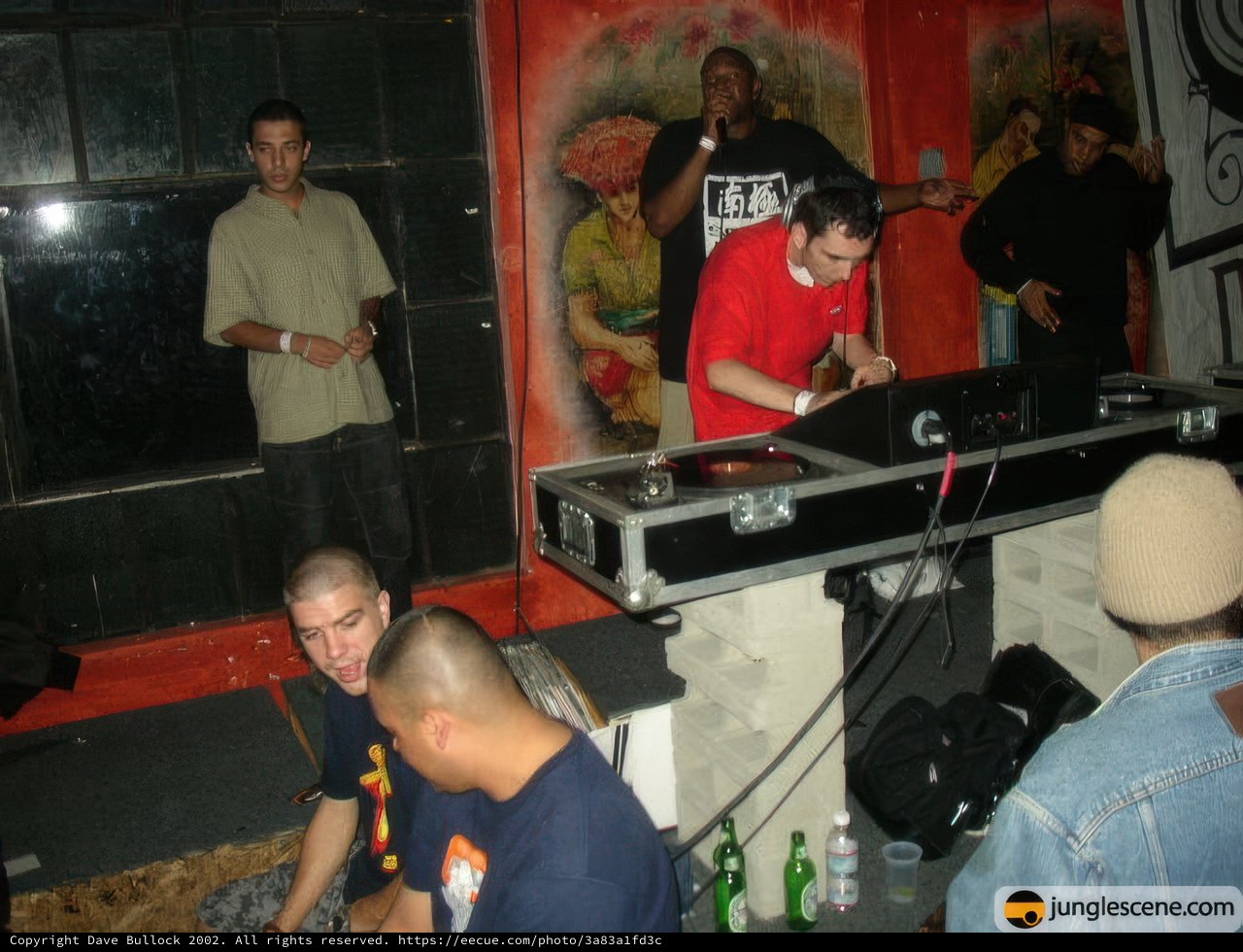 DJ Table at Dub 8 16 02