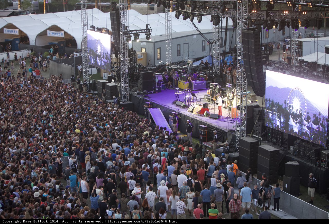 Coachella 2014: A Massive Crowd Rocks to the Beat