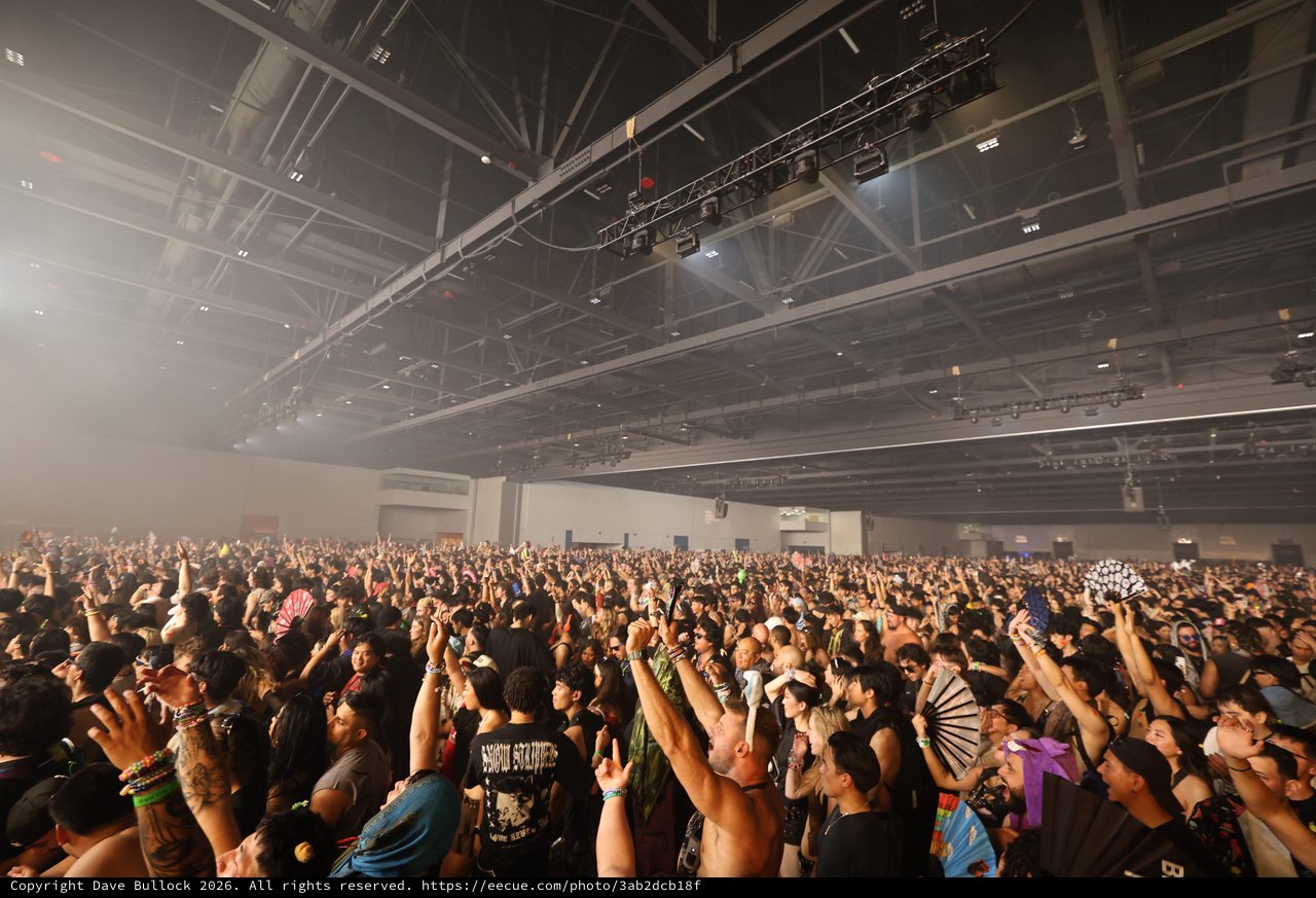 Massive EDM Crowd Fills Indoor Venue at Wobbleland 2026