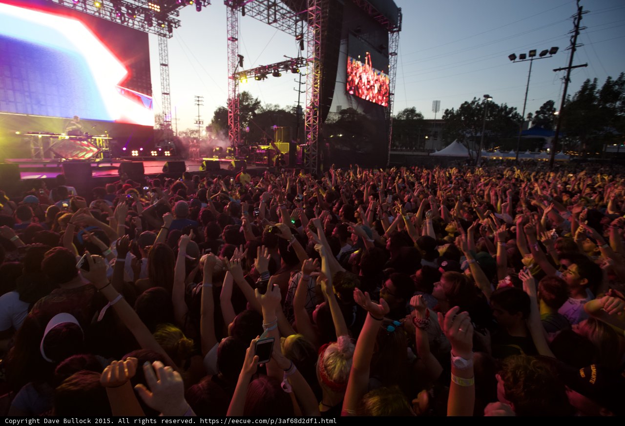 Main Stage Full View Crowd