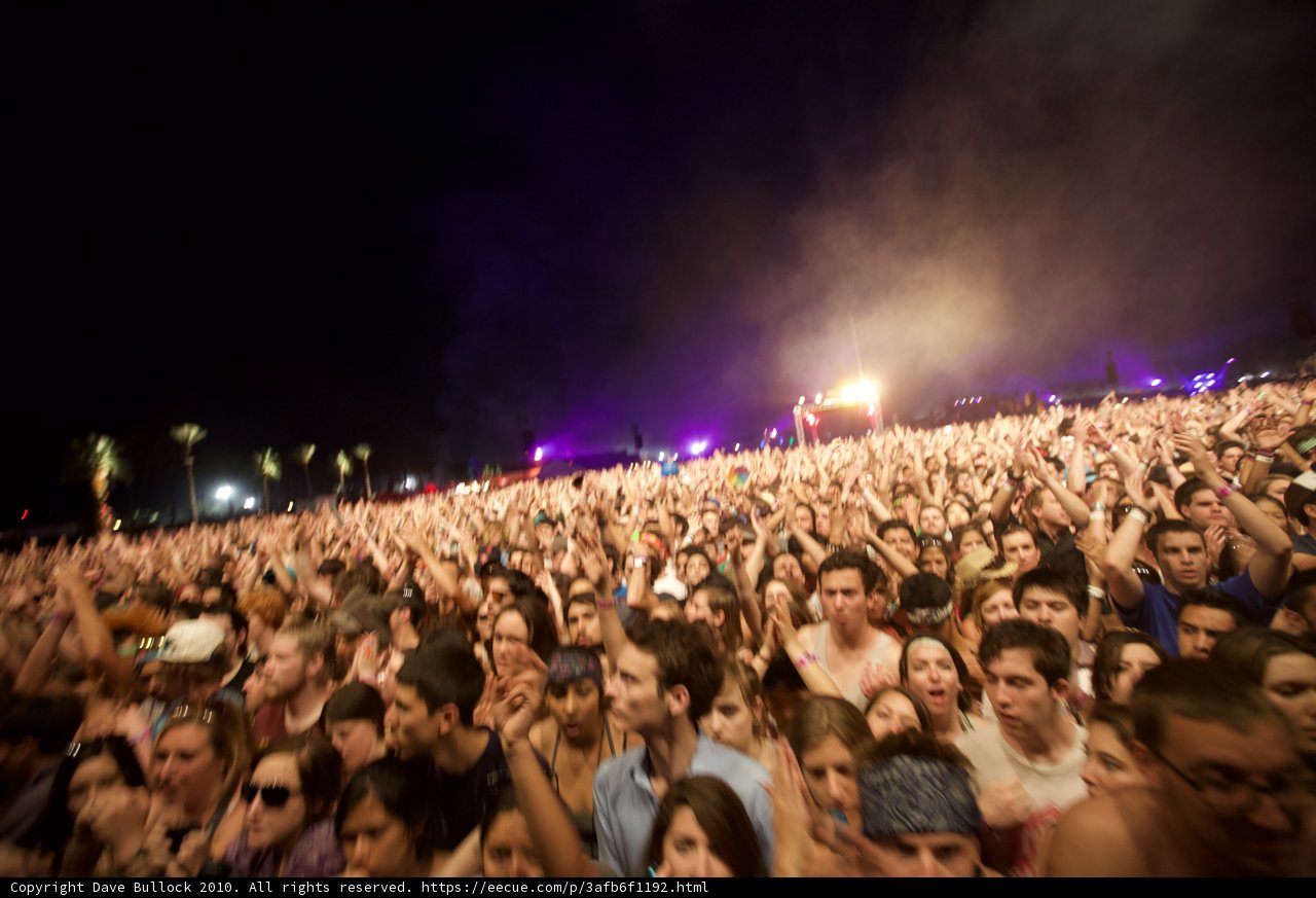 Markéta Irglová rocks the crowd at Coachella 2010