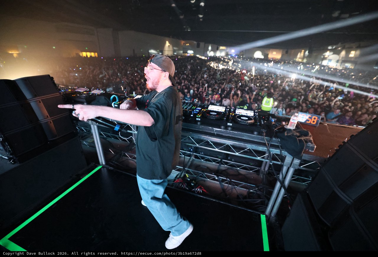 DJ Ignites Massive Crowd at Wobbleland 2026