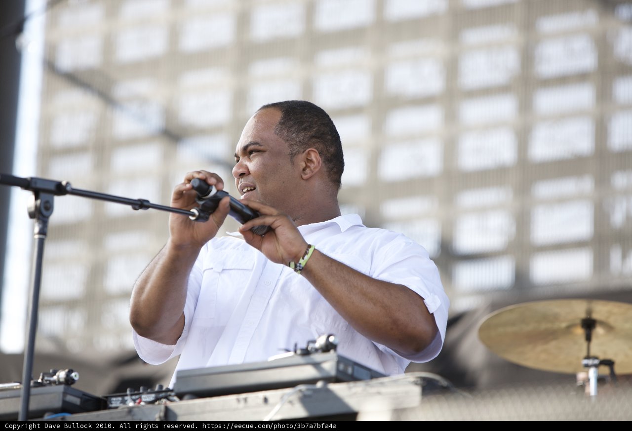 Vincent Mason electrifies Coachella with his keyboard