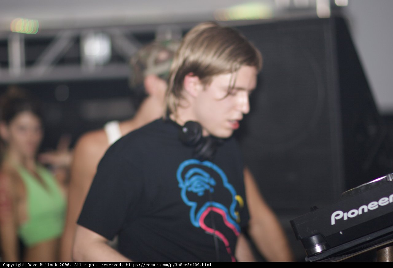 Grooving at Funktion Shimon