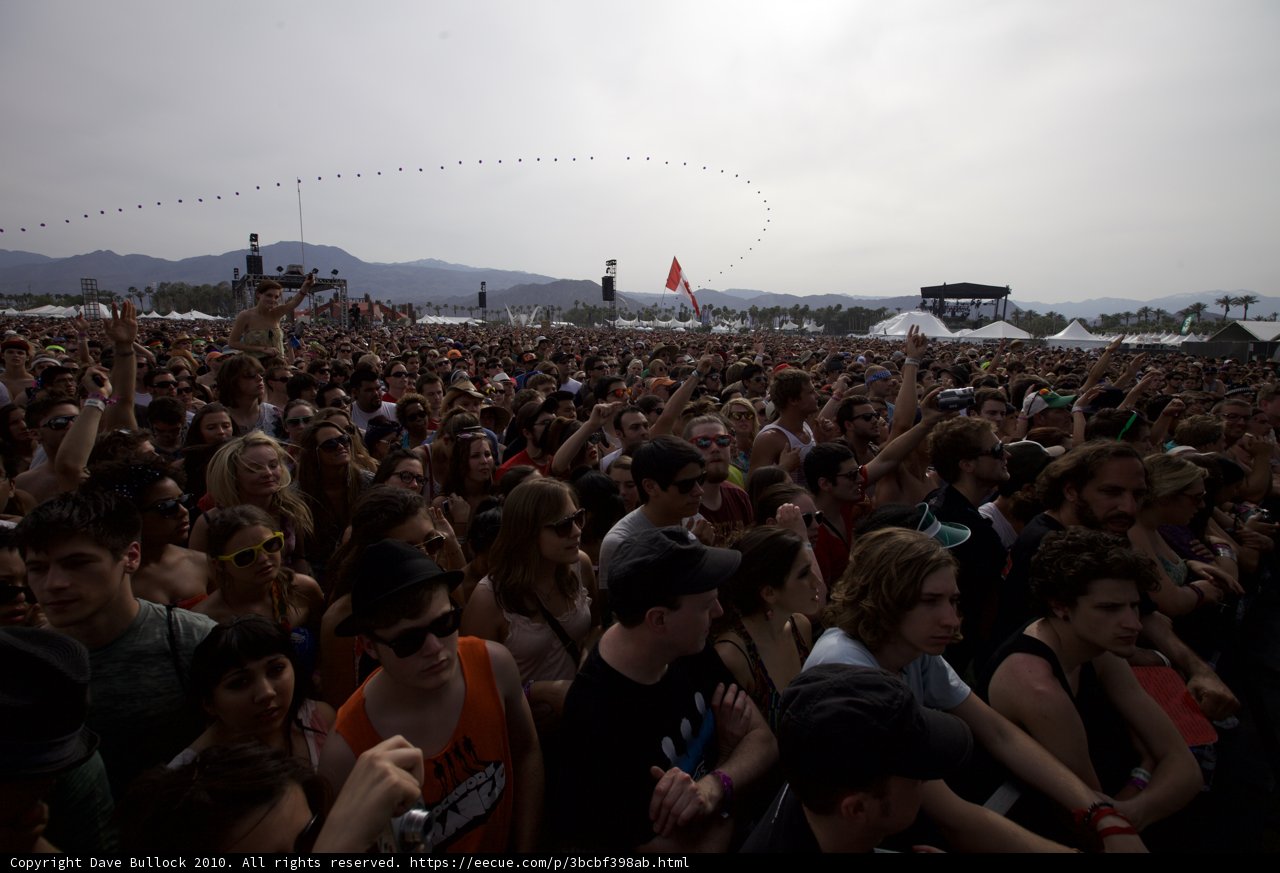 Coachella 2010: 37-Person Strong Crowd Rocks the Hill