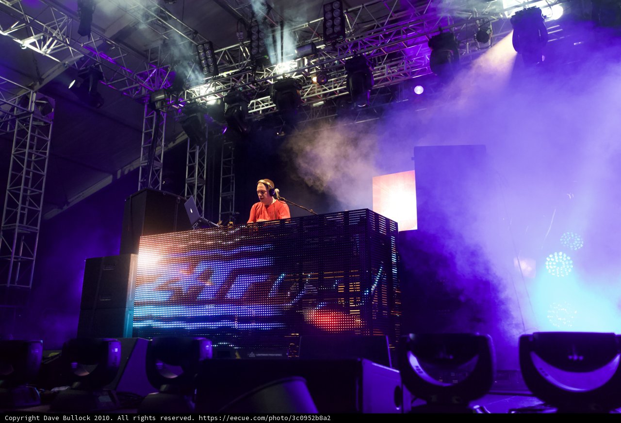 Energetic DJ sparks up Coachella Saturday