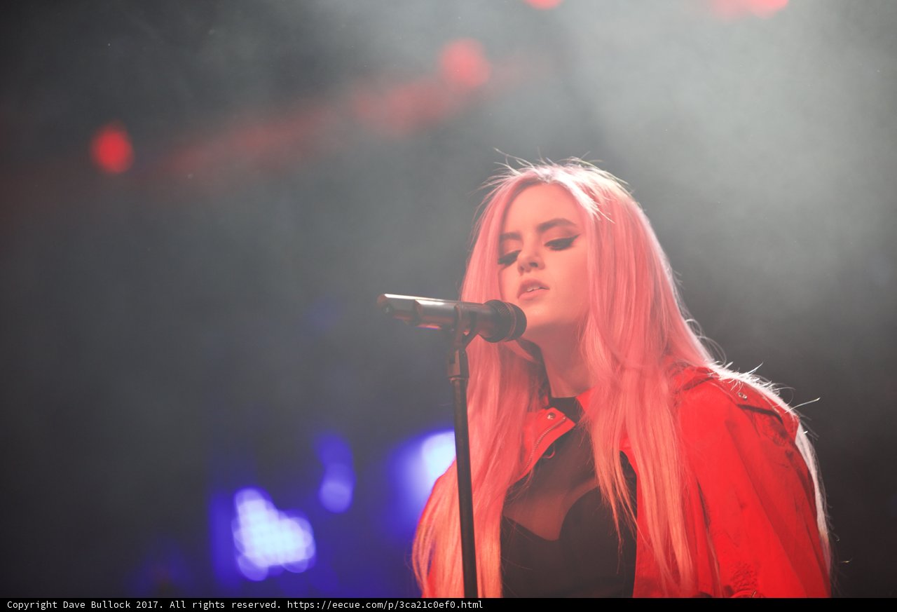 Pink-haired diva takes Coachella 2017 stage by storm