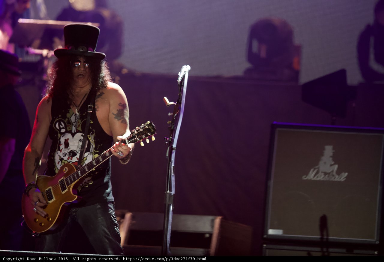 Slash Rocks Atlanta Stage in Gun N' Roses Concert