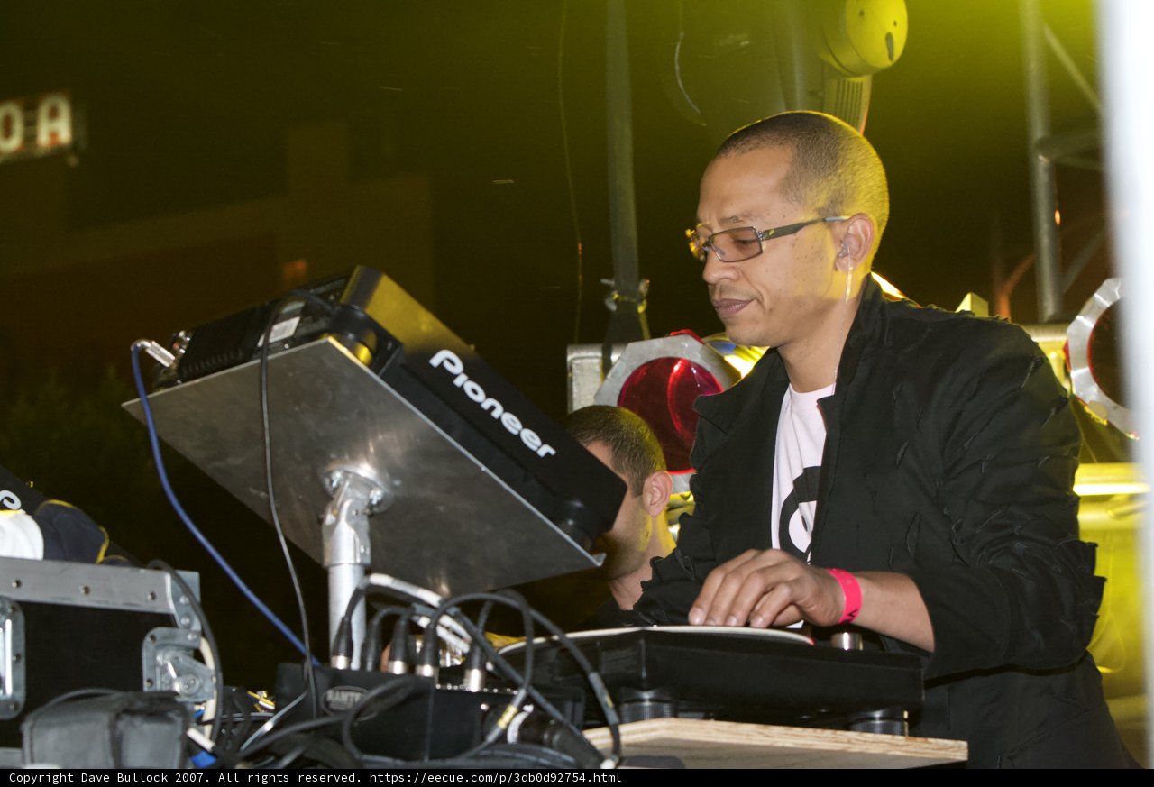LTJ Bukem Performing with Fashionable Accessories
