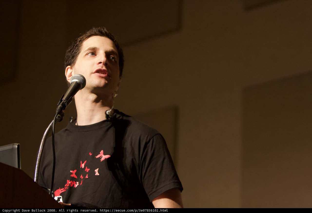 Jeff M delivers an electrifying solo performance