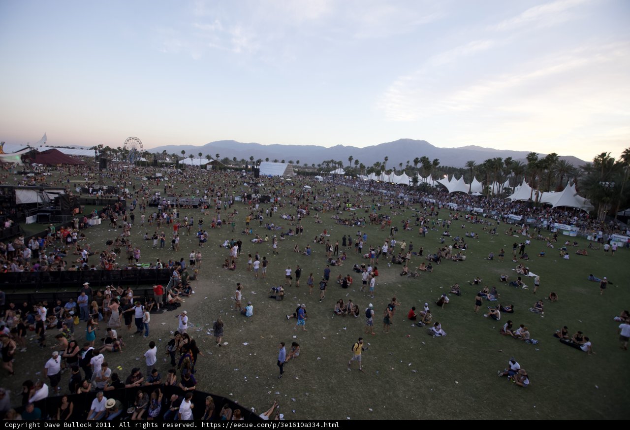 Coachella 2011: Massive Crowd Jamming to the Beat of the Music