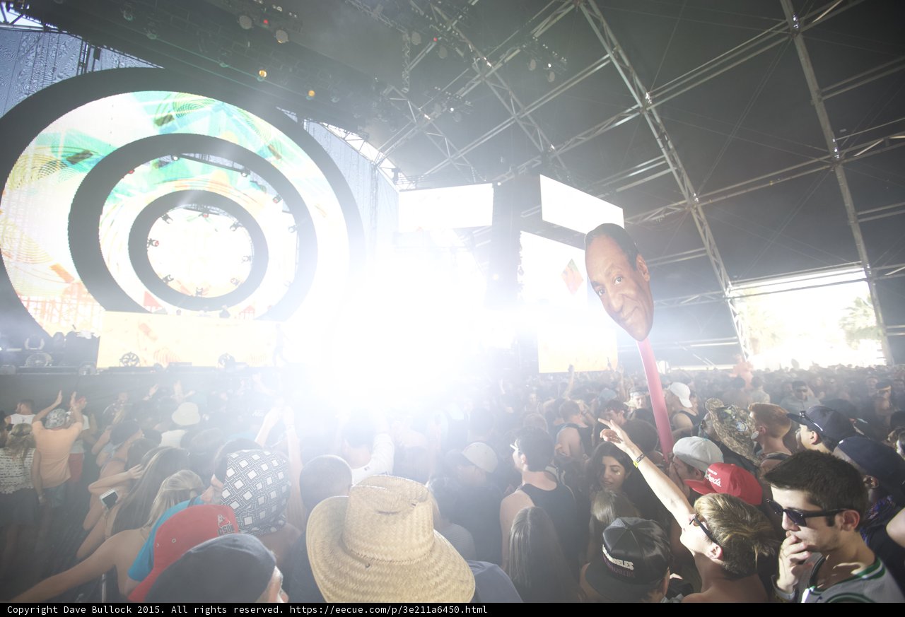 Sahara Crowd Face Totem