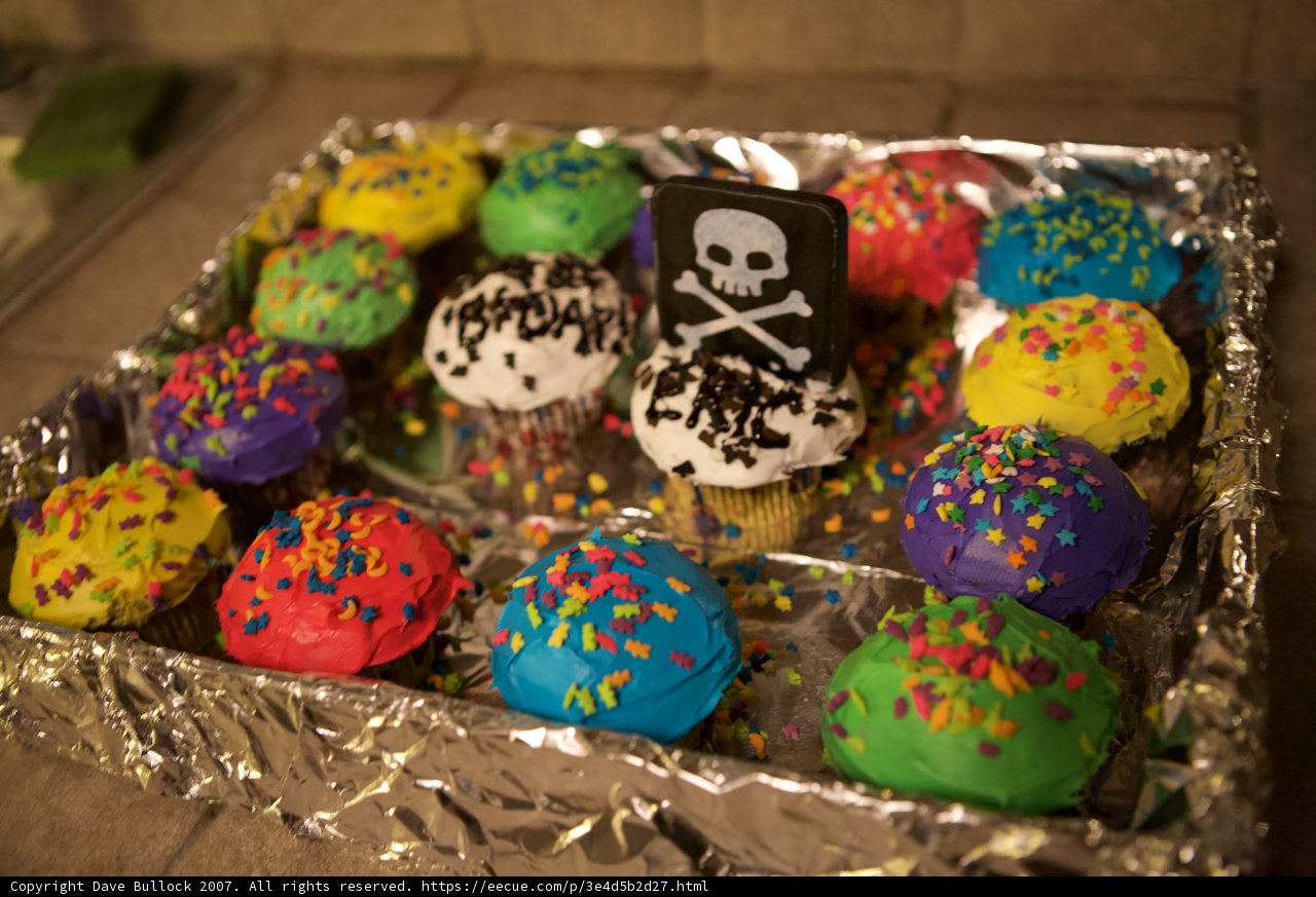 Skull and Crossbones Cupcakes