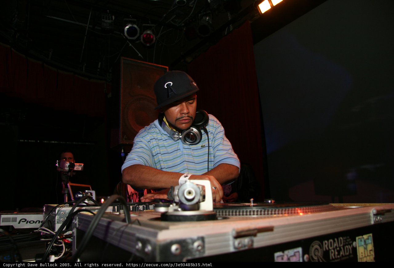 DJ Craze Performing Live