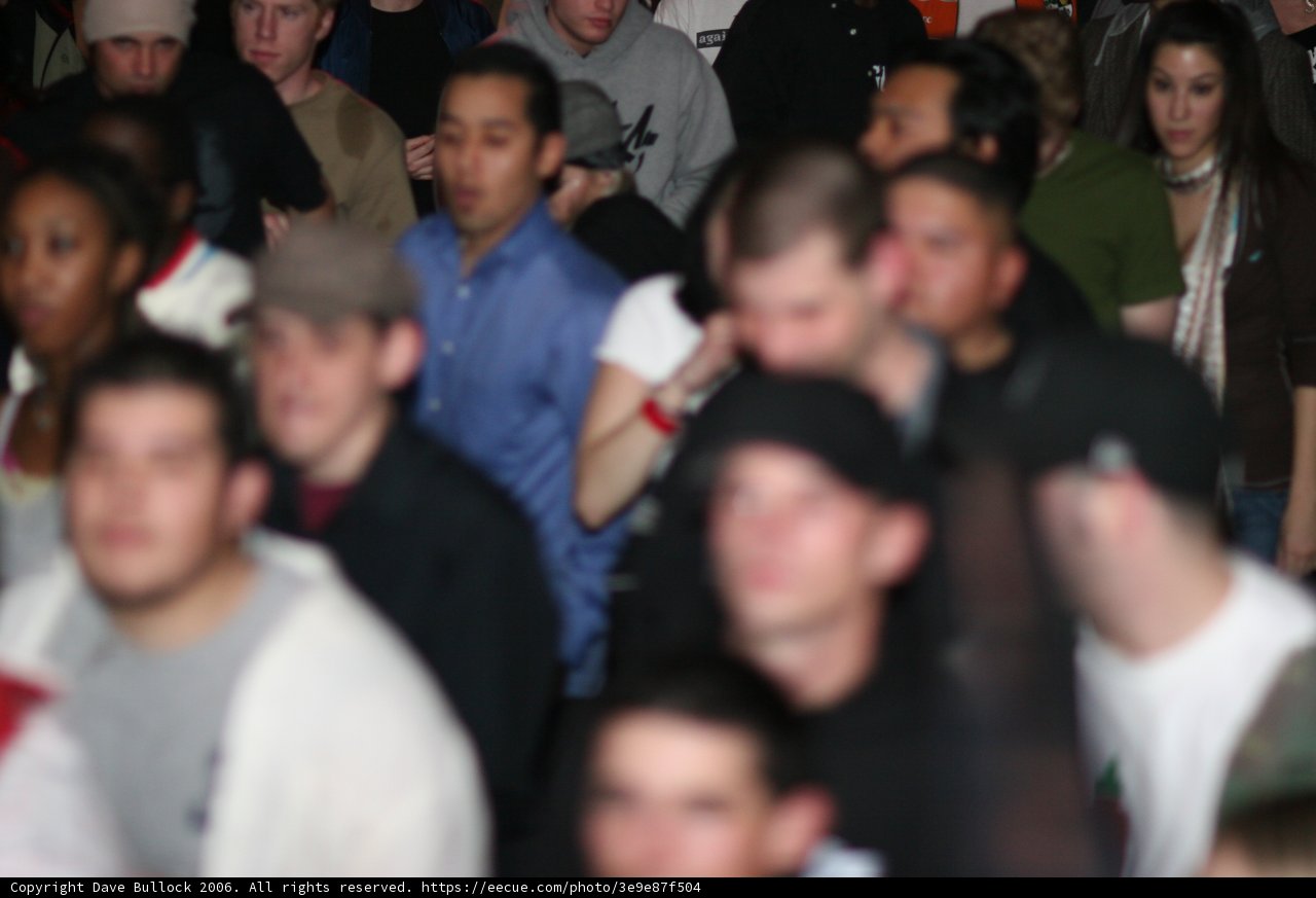 Bass-rushing with the Unity of a Thrilled Crowd