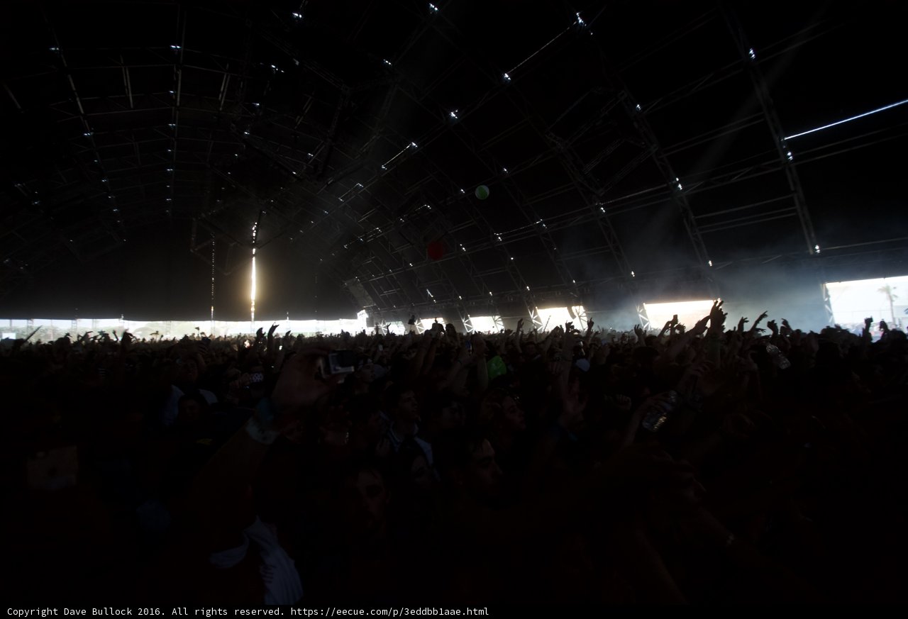 Lights Up, Hands Up!