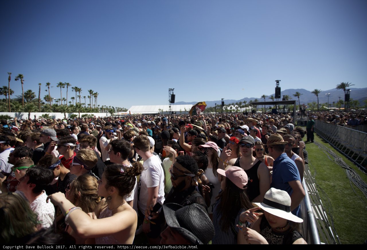 A Sea of People Jam to the Beat at Coachella 2017
