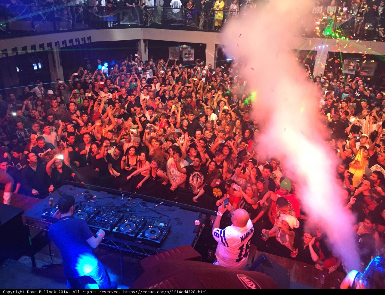 Chillinit Takes Over the Nightclub
