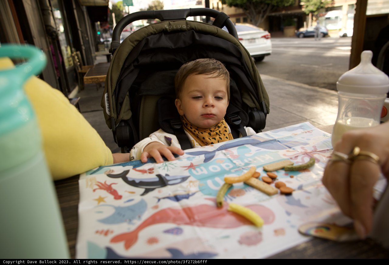 A Curious Gaze in Chinatown