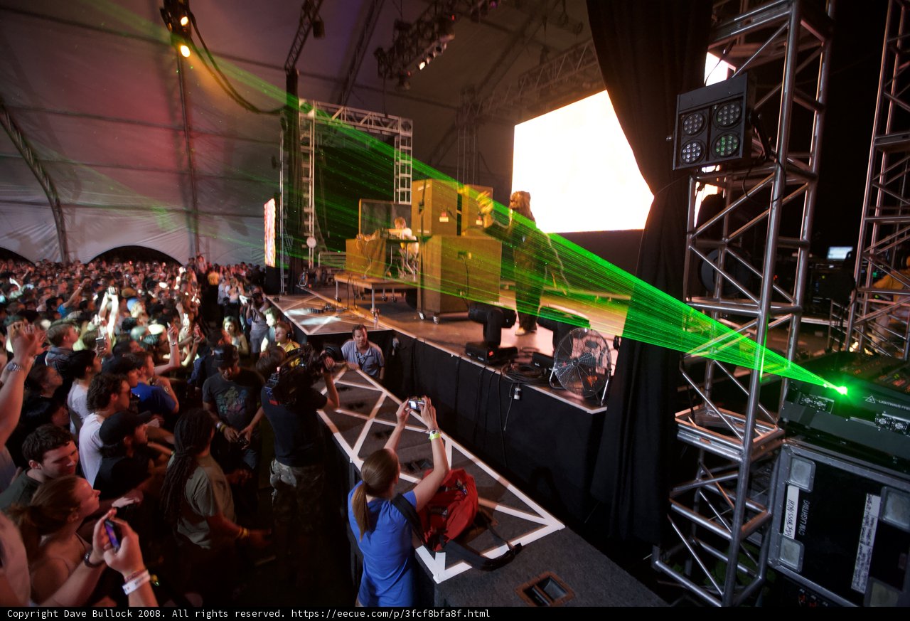 Green Laser Lights Wow the Crowd at 2008 Coachella Concert