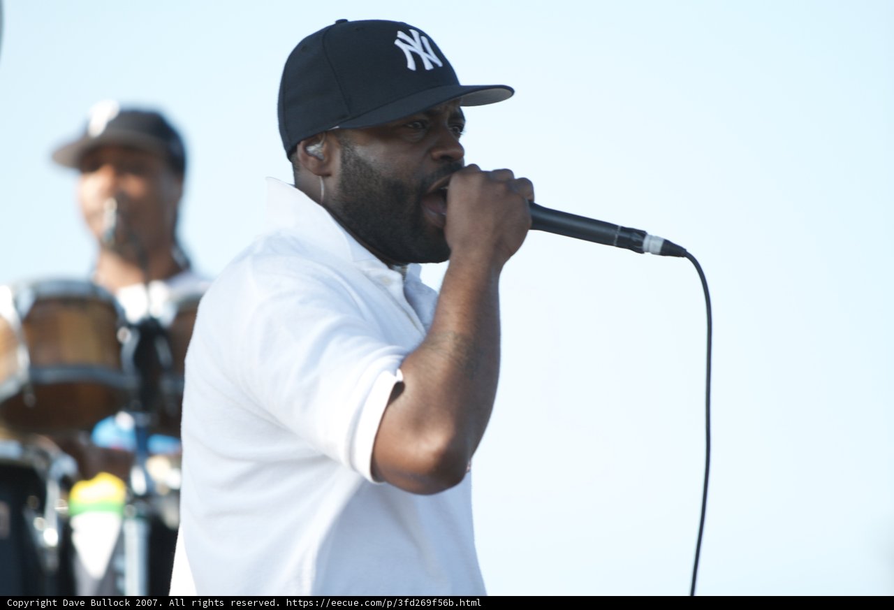 Black Thought rocks Coachella in white shirt and baseball cap