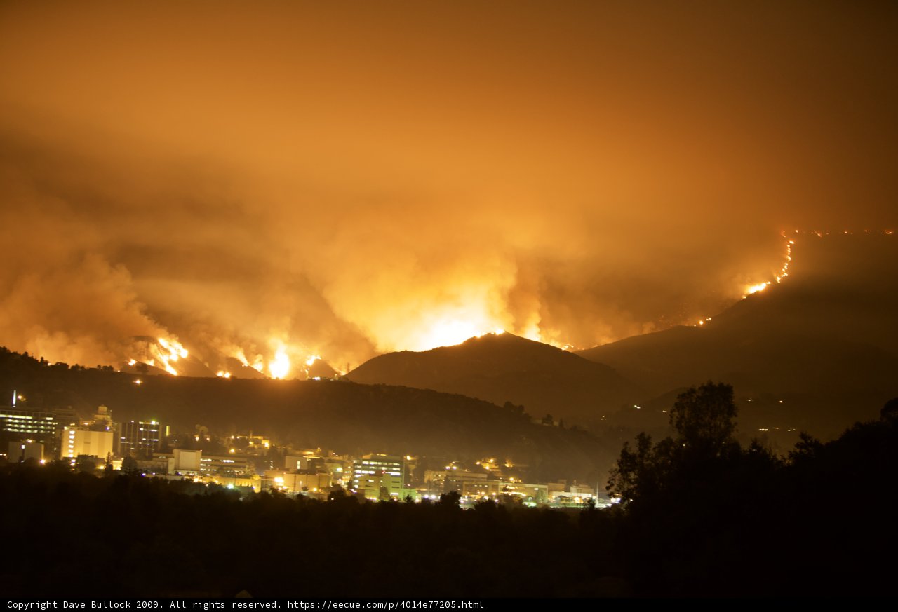 City threatened by raging forest fire