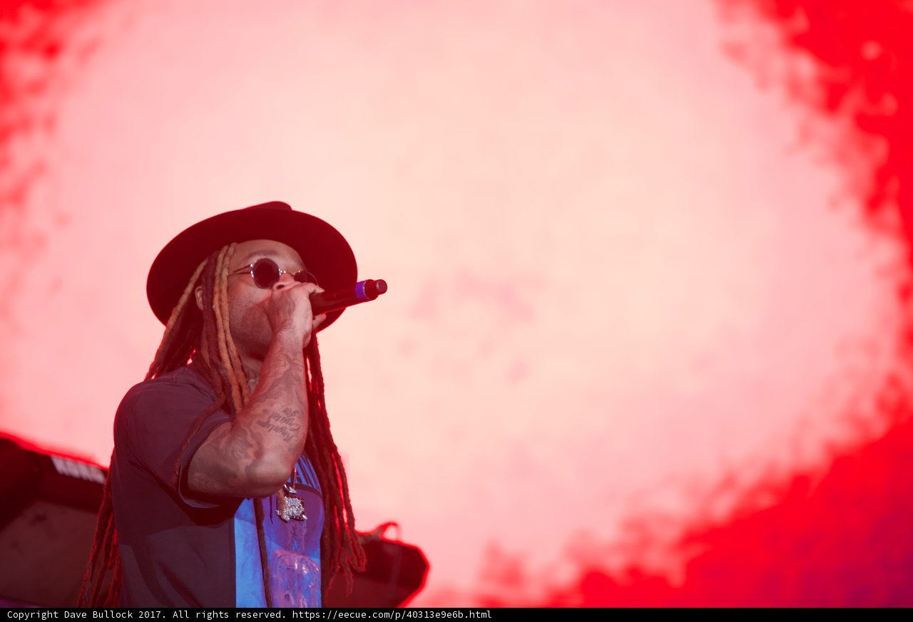 Dreadlocked Entertainer Takes Coachella Stage