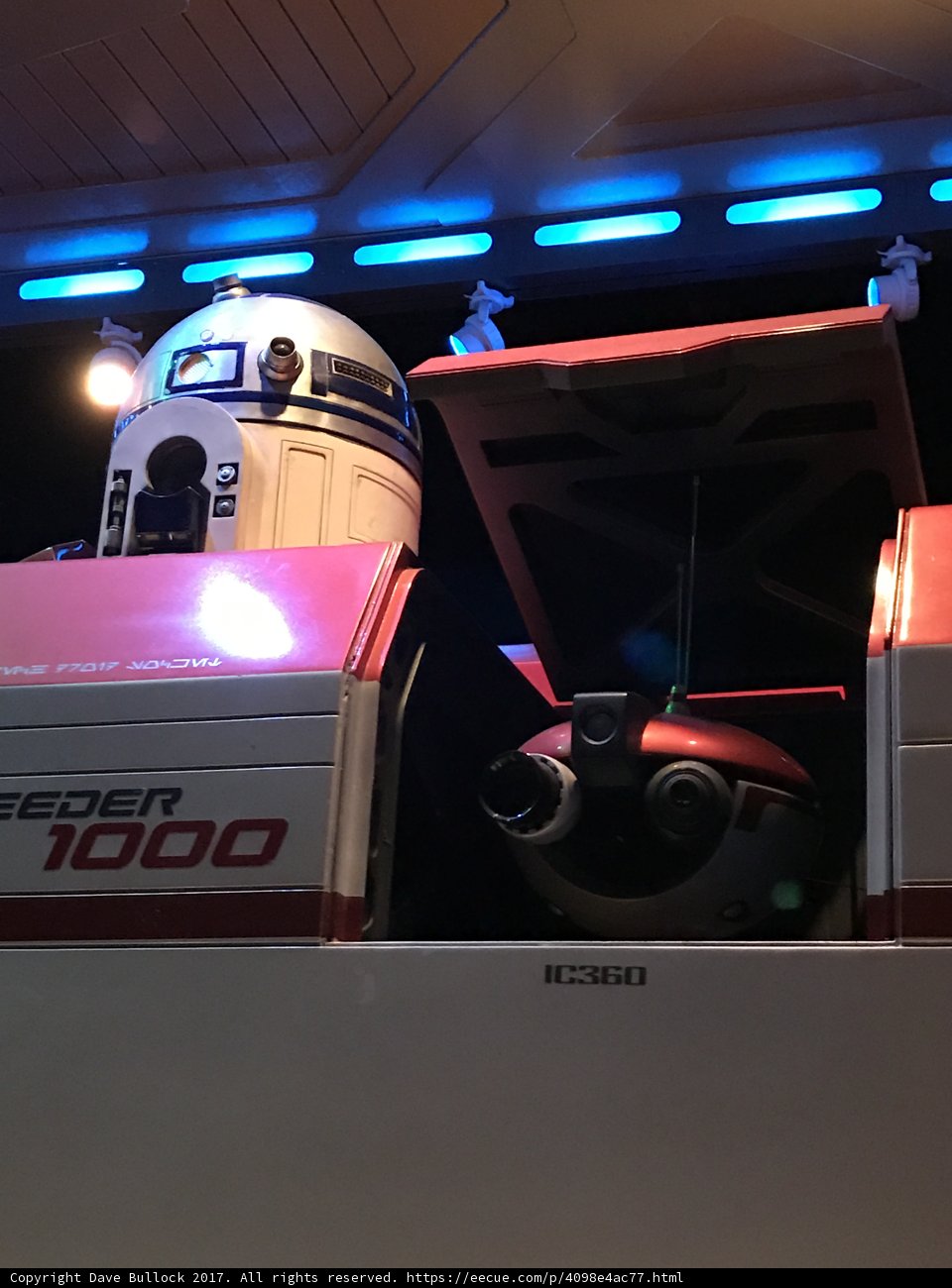 R2-D2 and C-3PO in the Arcade Game Machine
