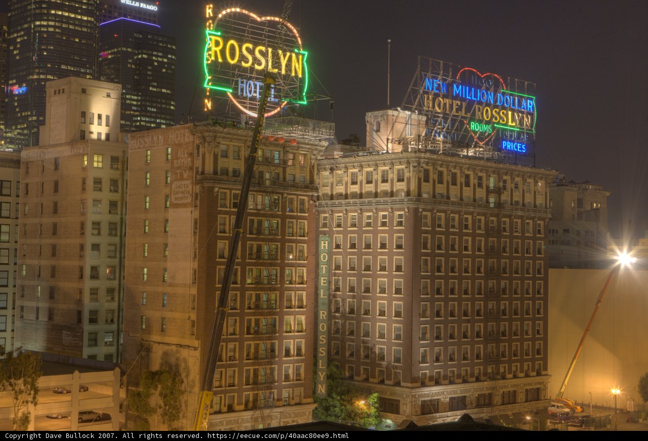 Rosslyn Hotel Signs Lit