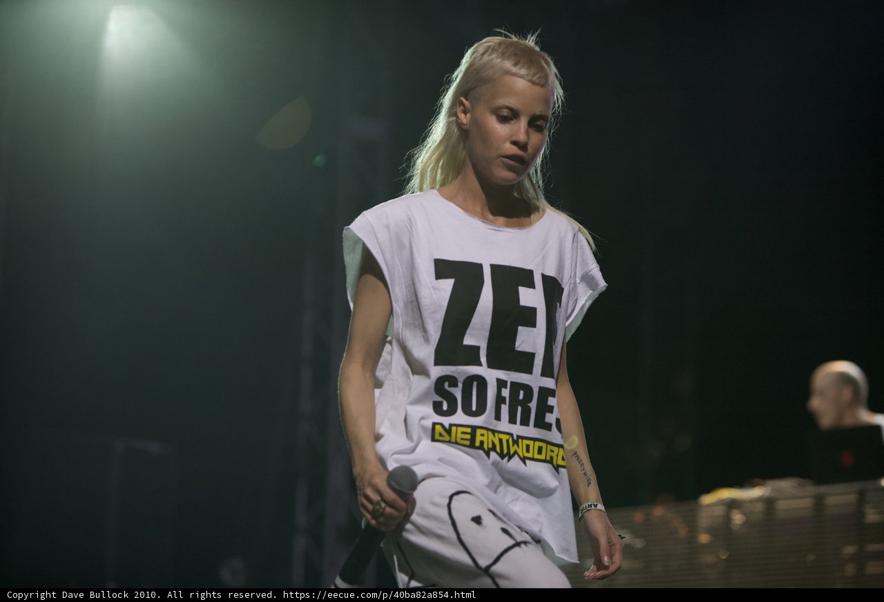 Yolandi Visser Rocks the Stage in White T-Shirt and Jeans